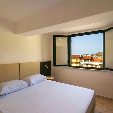 Magico Apartments - 450M Dalla Spiaggia Capo dʼOrlando Eksteriør bilde