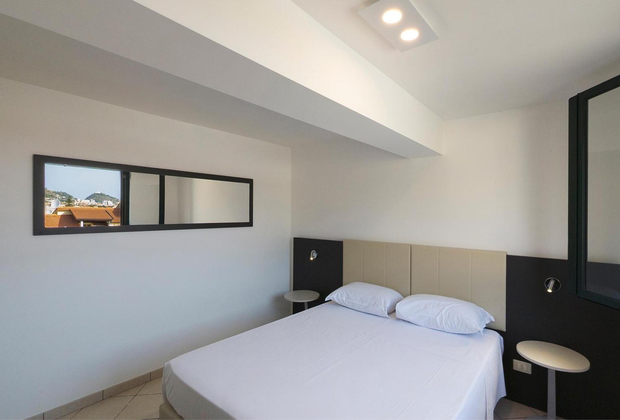 Magico Apartments - 450M Dalla Spiaggia Capo dʼOrlando Eksteriør bilde