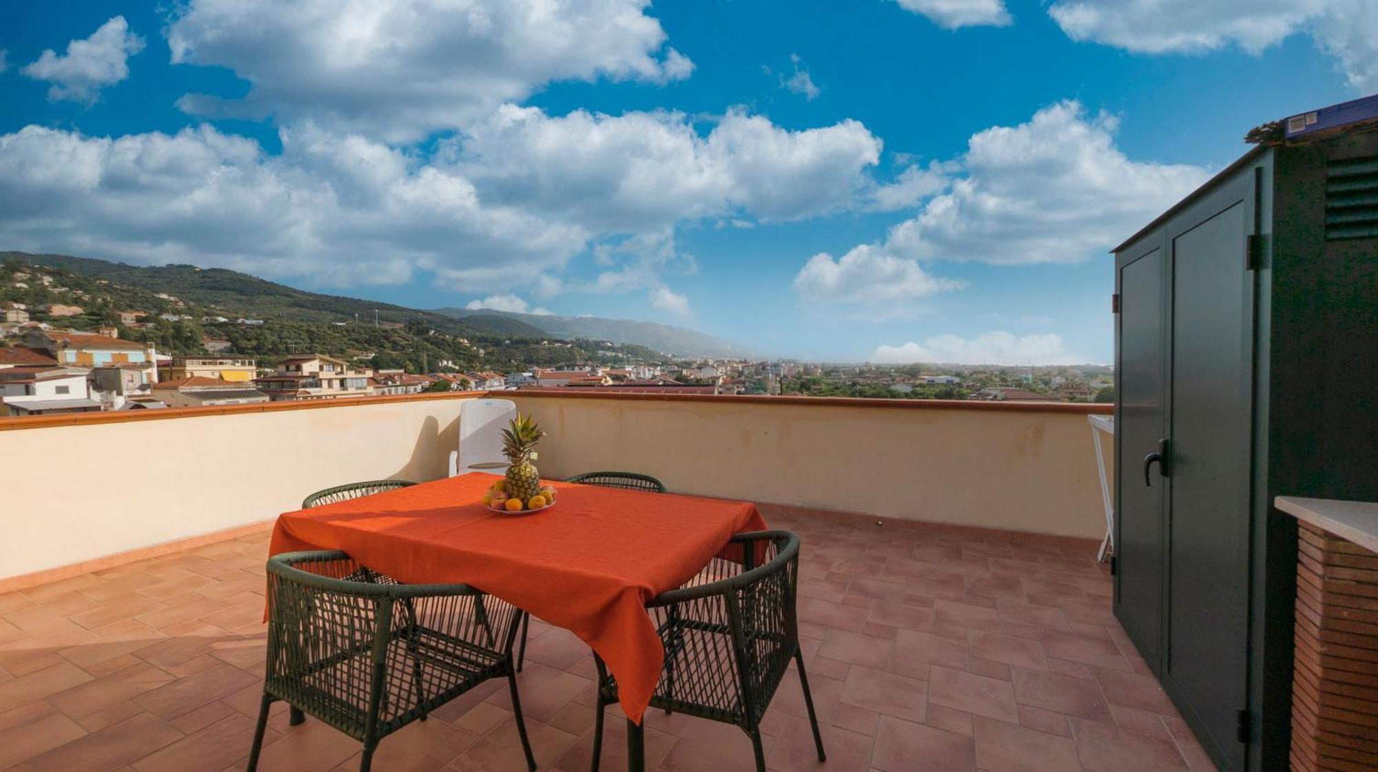 Magico Apartments - 450M Dalla Spiaggia Capo dʼOrlando Eksteriør bilde