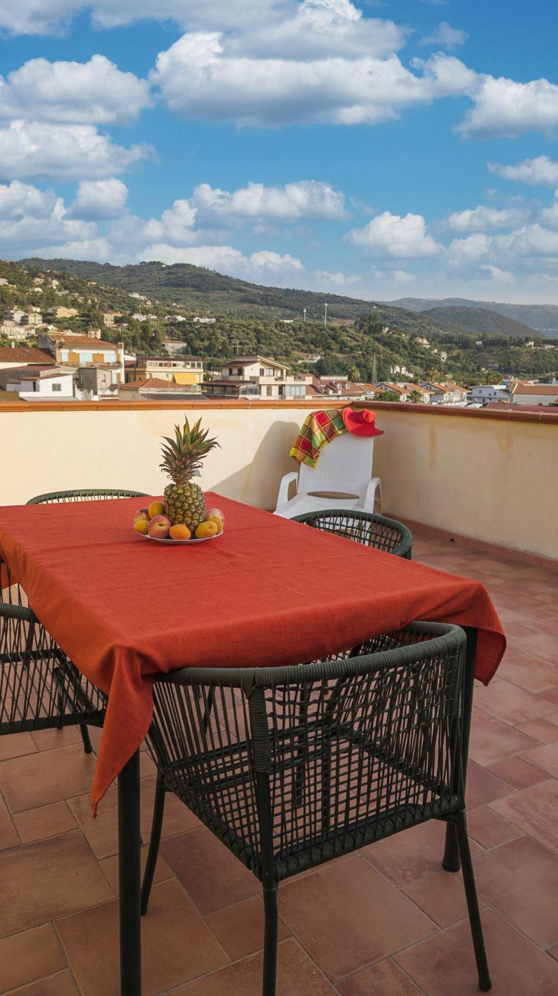 Magico Apartments - 450M Dalla Spiaggia Capo dʼOrlando Eksteriør bilde
