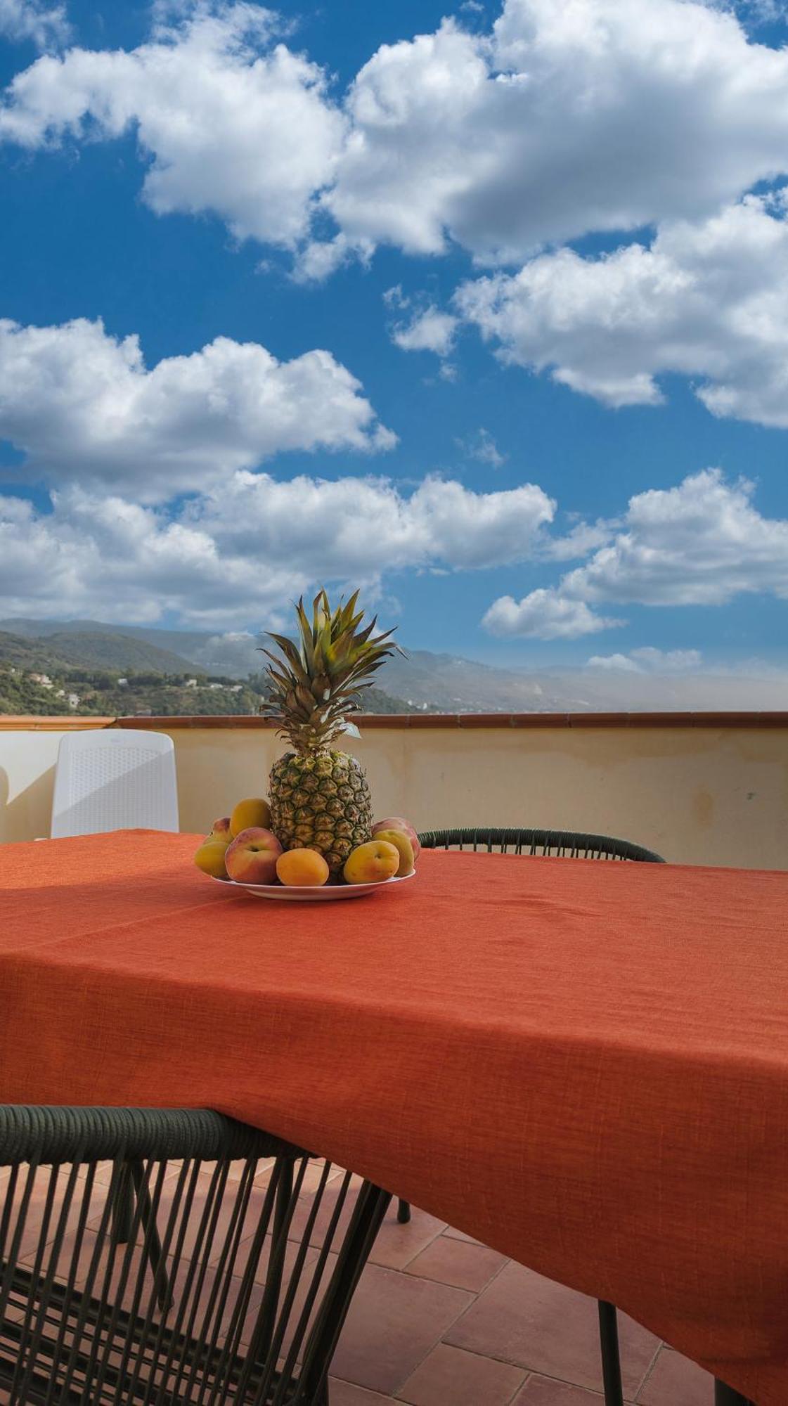 Magico Apartments - 450M Dalla Spiaggia Capo dʼOrlando Eksteriør bilde