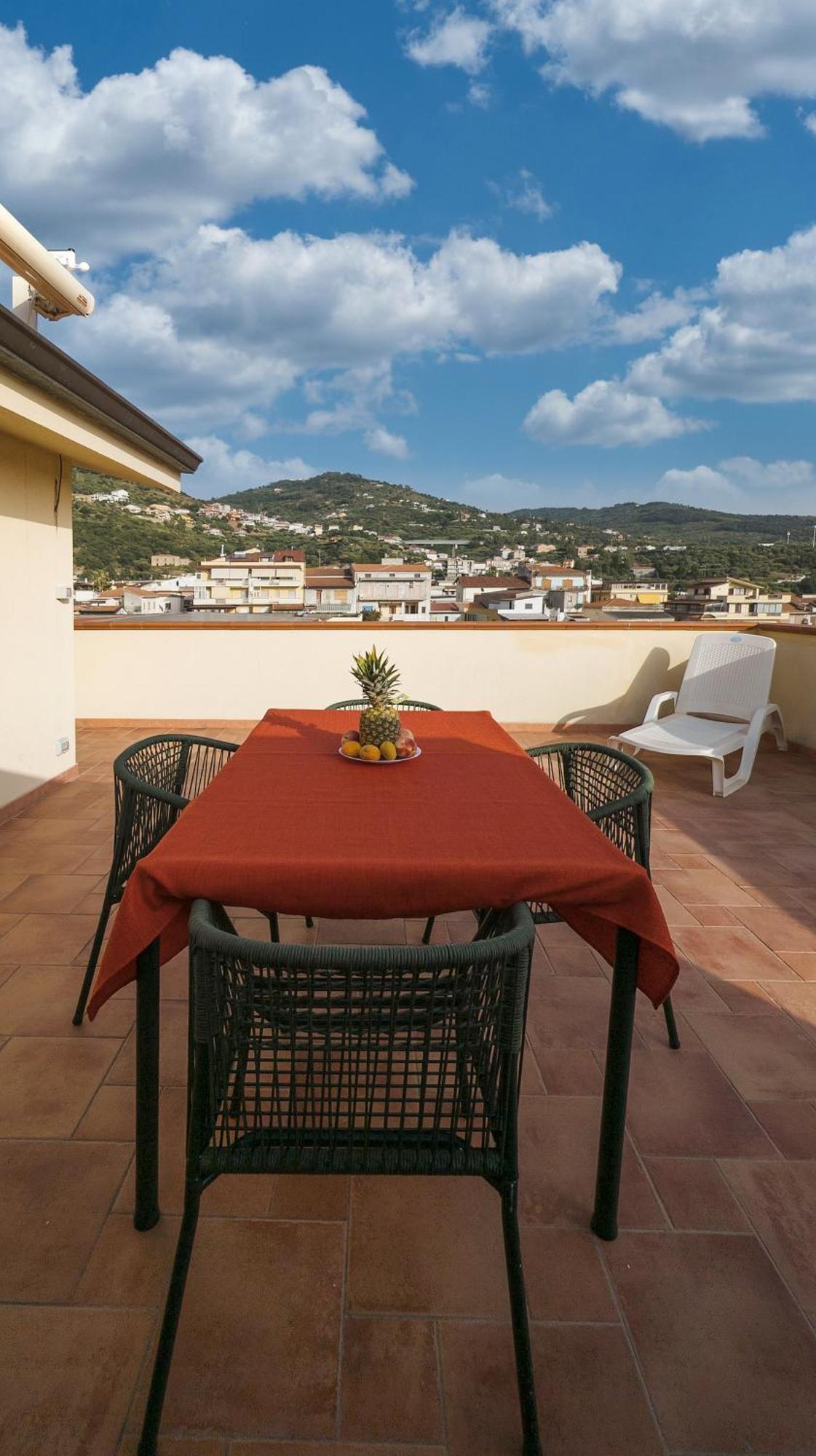 Magico Apartments - 450M Dalla Spiaggia Capo dʼOrlando Eksteriør bilde