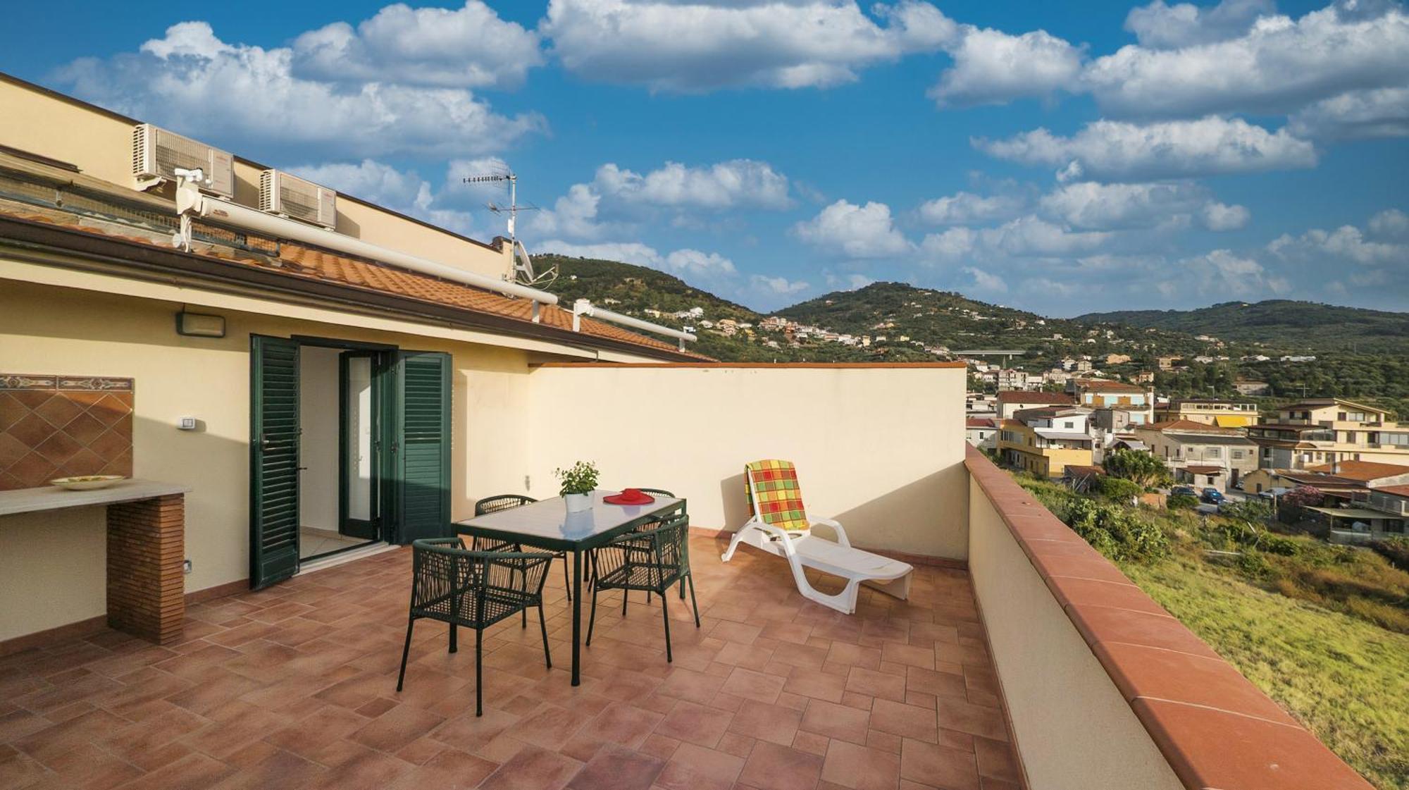 Magico Apartments - 450M Dalla Spiaggia Capo dʼOrlando Eksteriør bilde