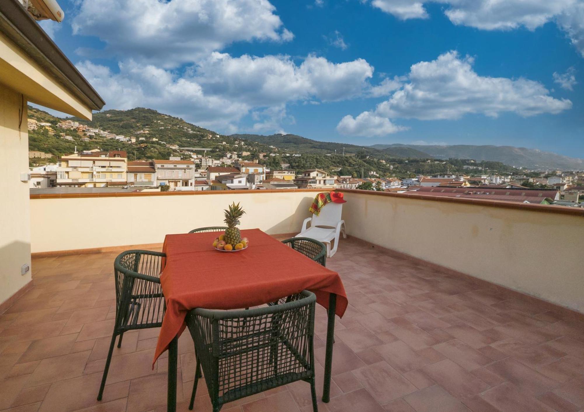 Magico Apartments - 450M Dalla Spiaggia Capo dʼOrlando Eksteriør bilde