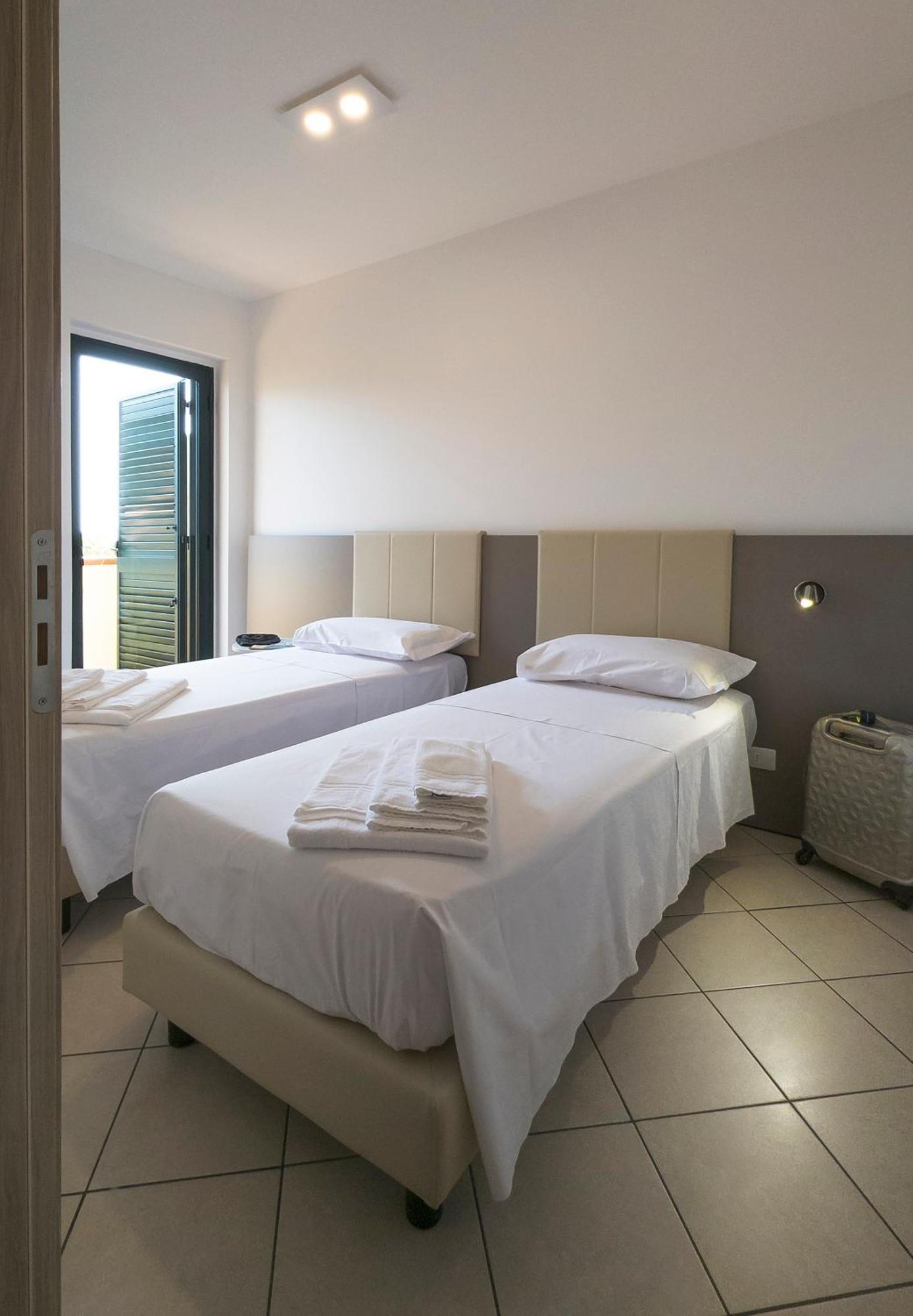 Magico Apartments - 450M Dalla Spiaggia Capo dʼOrlando Eksteriør bilde