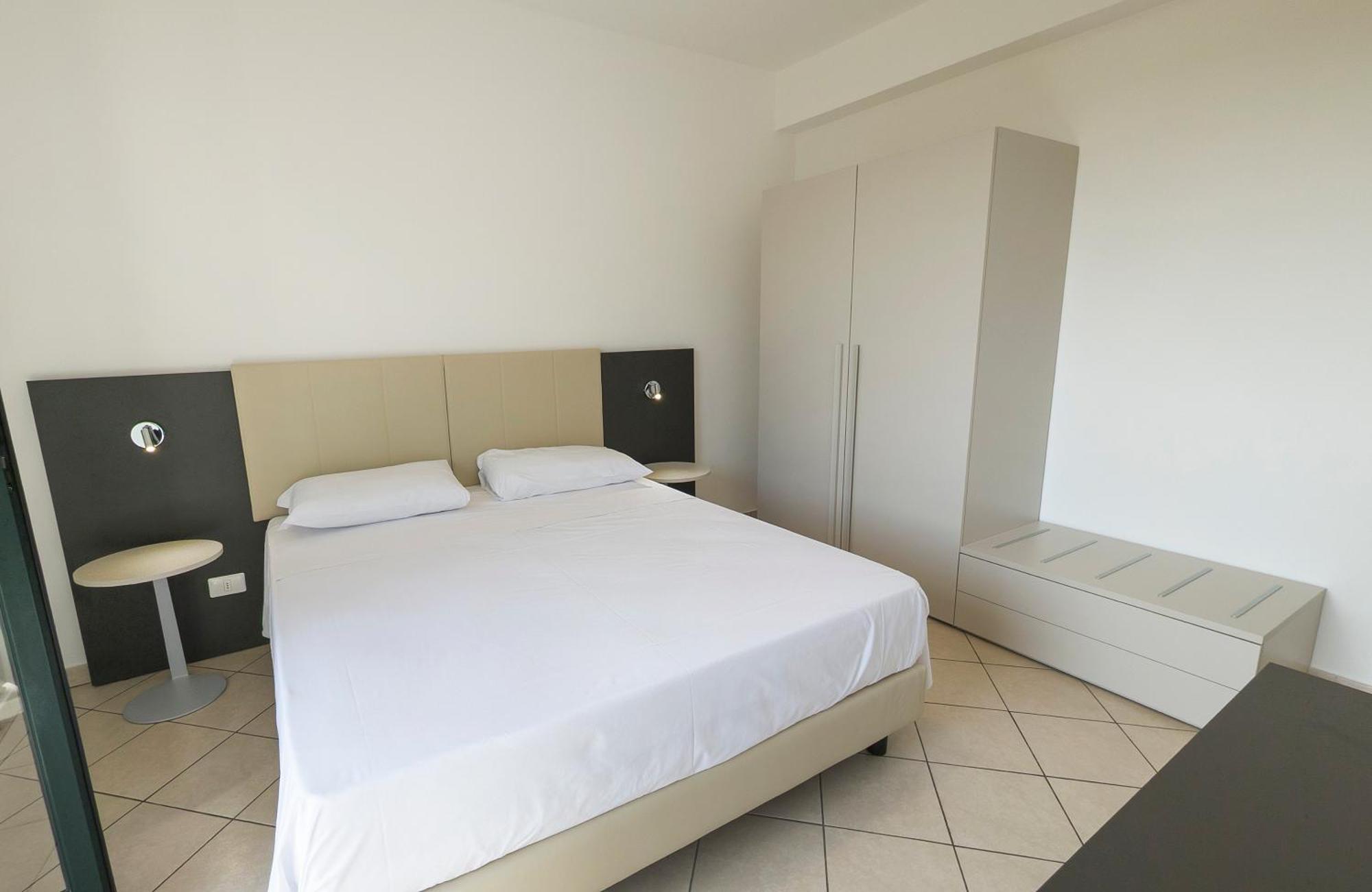 Magico Apartments - 450M Dalla Spiaggia Capo dʼOrlando Eksteriør bilde