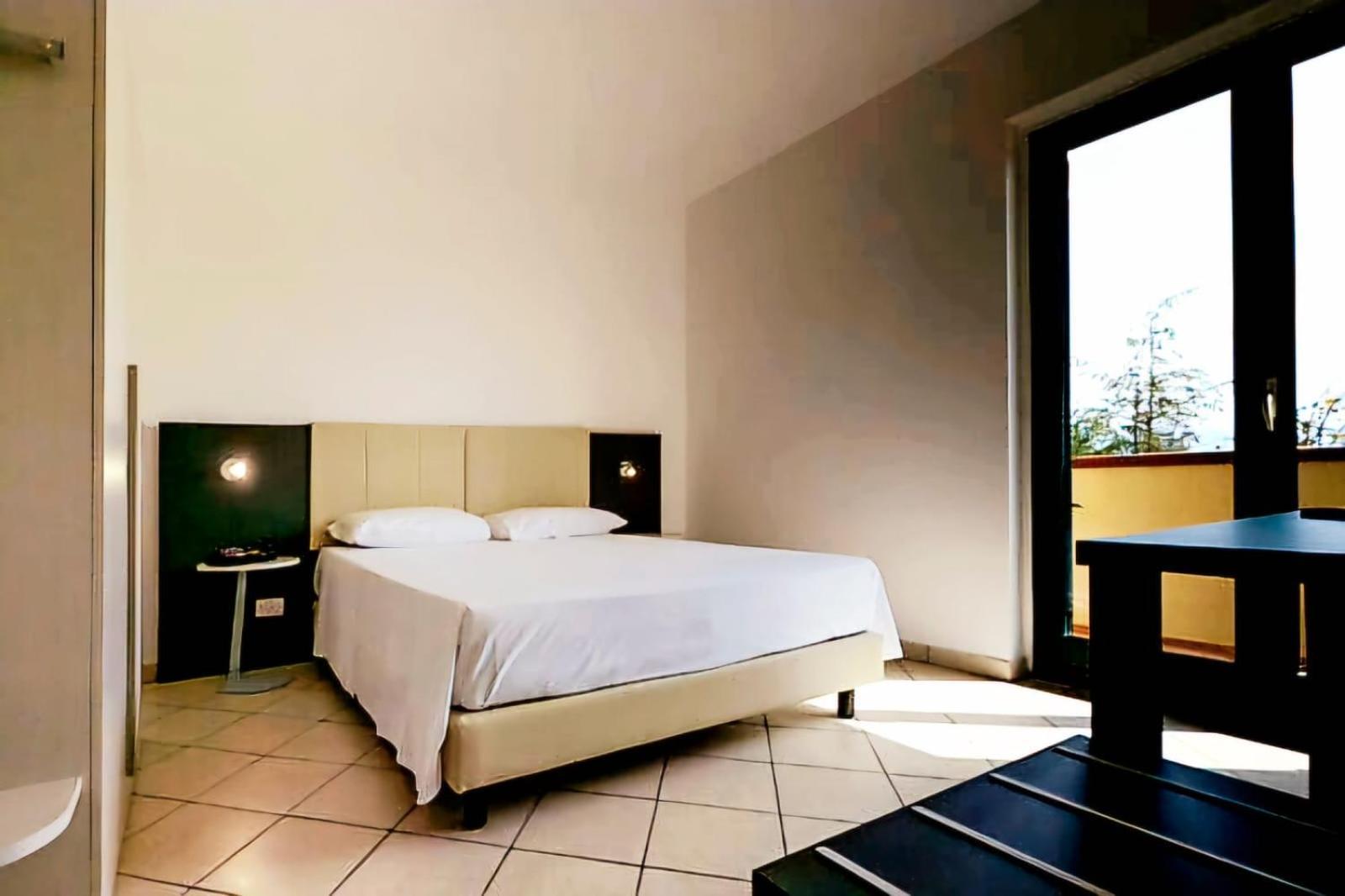 Magico Apartments - 450M Dalla Spiaggia Capo dʼOrlando Eksteriør bilde