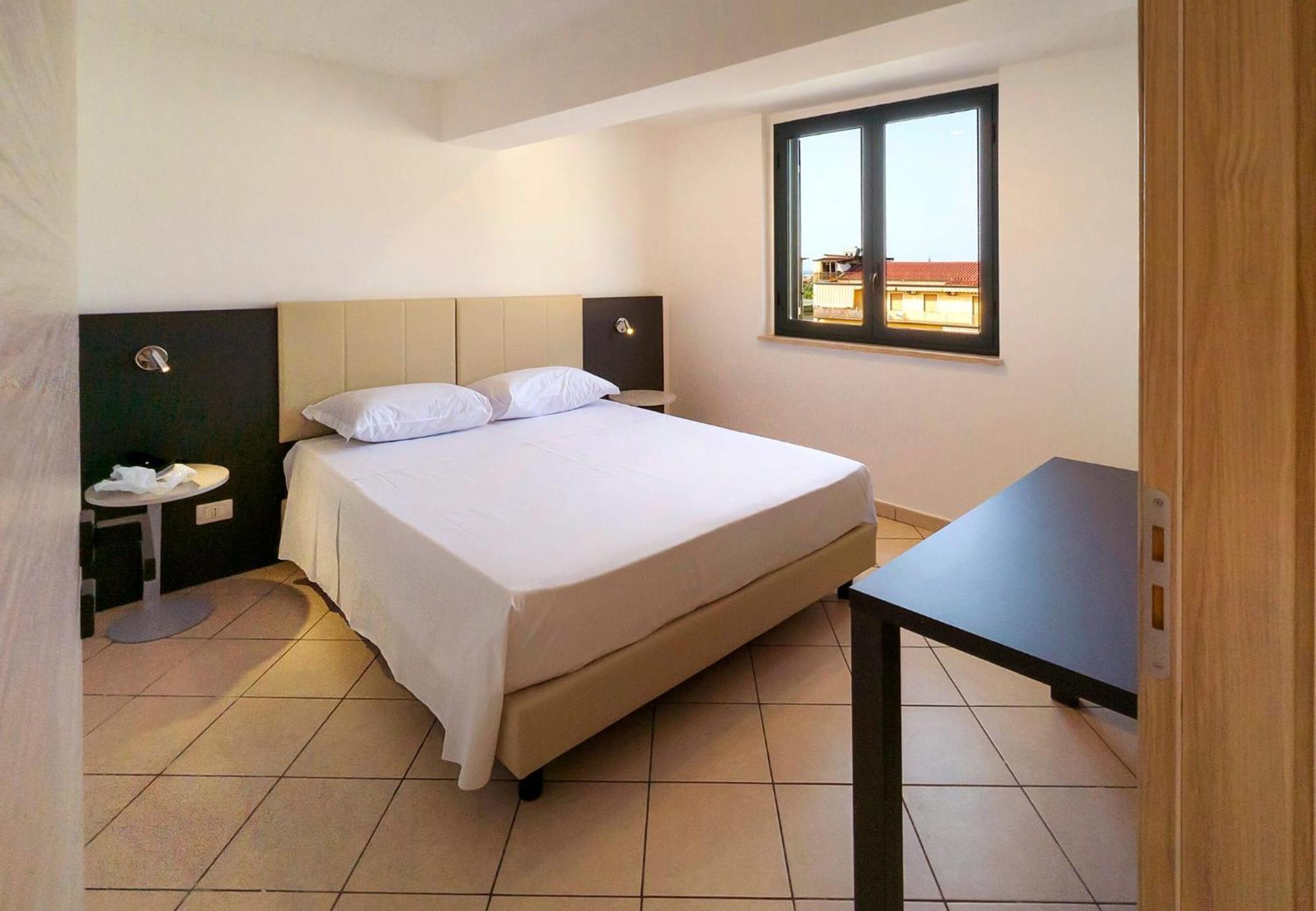 Magico Apartments - 450M Dalla Spiaggia Capo dʼOrlando Eksteriør bilde