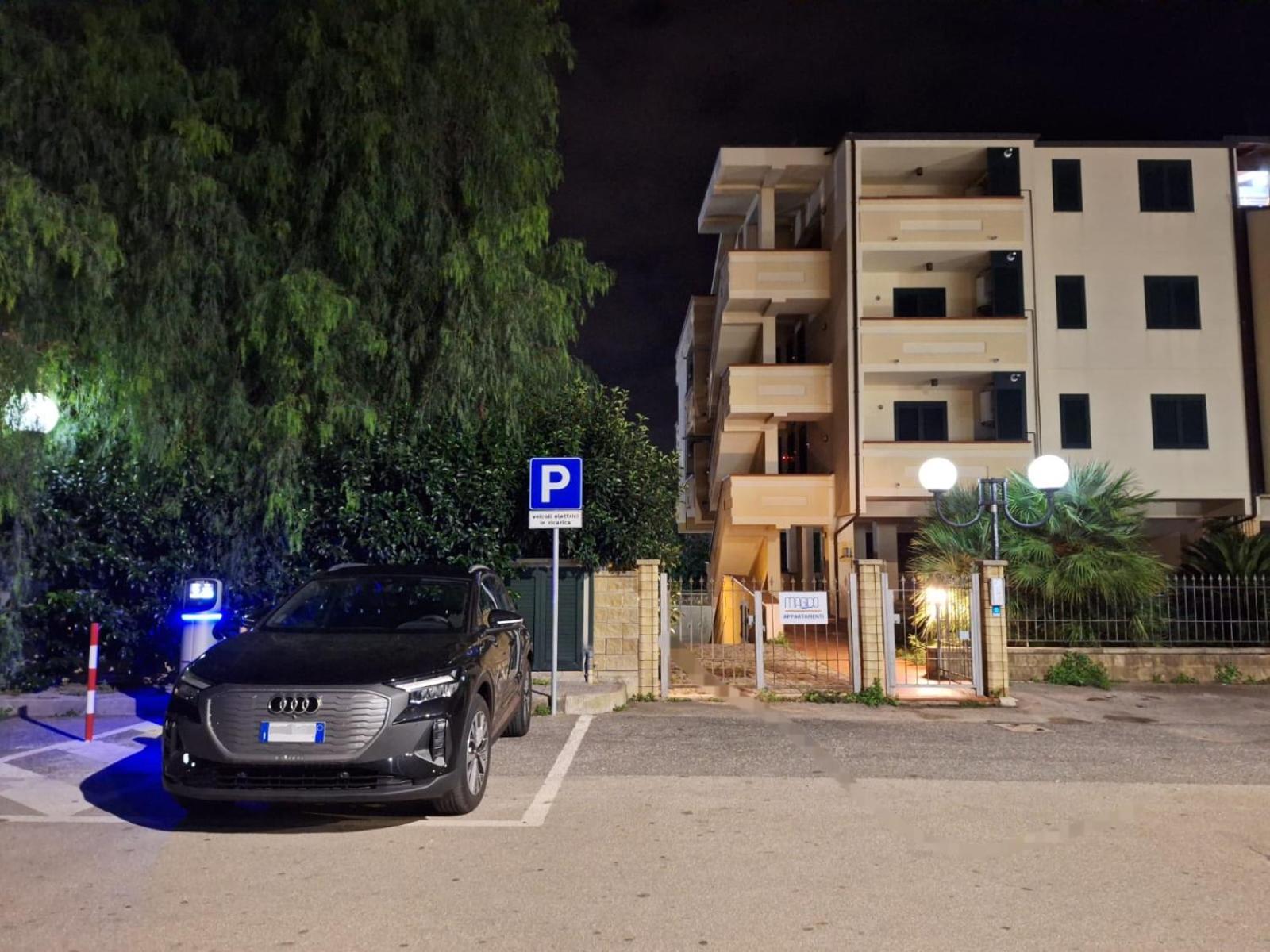 Magico Apartments - 450M Dalla Spiaggia Capo dʼOrlando Eksteriør bilde